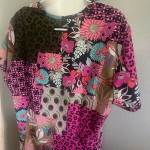 Large womens scrub top like new